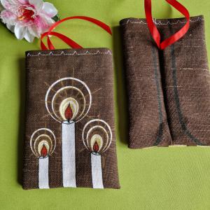 DCS109 - Gyertya mintás juta ajándéktasak, mikulás zsák,