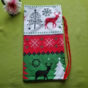 DCS126 - Karácsonyi fenyőfa, rénszarvas mintás mikulás zsák, textil ajándéktasak