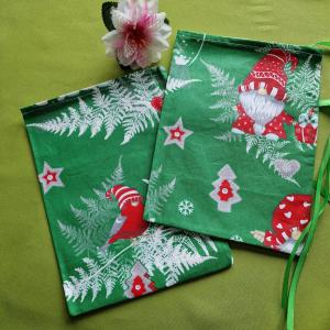 DCS128 - Manó és páfrány mintás mikulás zsák, textil ajándéktasak - zöld