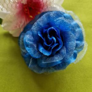 ESKÜVŐ BCS14C - Kitűző, hajdísz, hajgumi - 80mm-es kék rózsa virág