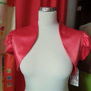 ESKÜVŐ BOL48 - Piros színű rövid ujjú boleró M/36-38