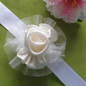 ESKÜVŐ CSD10 - Organza alapú ekrü  organza és szatén rózsás csuklódísz