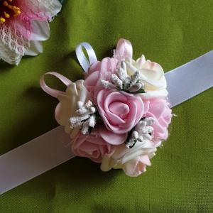 ESKÜVŐ CSD19 - Rózsaszín és fehér habvirágból készült csuklódísz