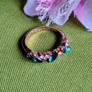 ESKÜVŐ ELJEGYZÉS GYR63 -  Zöld színű kristály köves acél gyűrű