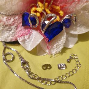 ESKÜVŐ ÉSZ05 - Opál köves, szív alakú medálos ékszer szett: nyaklánc + fülbevaló