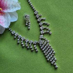 ESKÜVŐ ÉSZ16 – Kristályköves ékszer szett: nyaklánc + fülbevaló