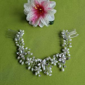 ESKÜVŐ HAD226 - Menyasszonyi strasszos, gyöngyös dupla hajfésűs hajdísz - ezüst alap