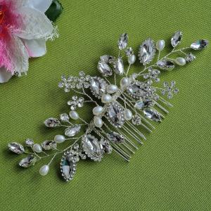 ESKÜVŐ HAD227 - Menyasszonyi strasszköves, gyöngyös virágos leveles hajfésű, hajdísz