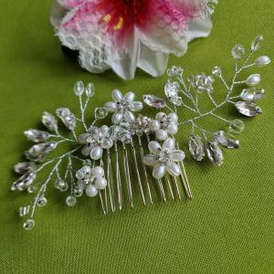 ESKÜVŐ HAD252 - Menyasszonyi kristályköves, gyöngyös virágos hajfésű, hajdísz