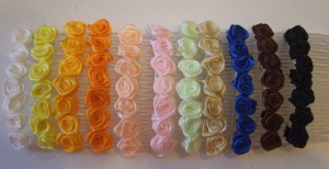 ESKÜVŐ HAD47 - Saját készítésű Szatén rózsás hajfésű - több színben