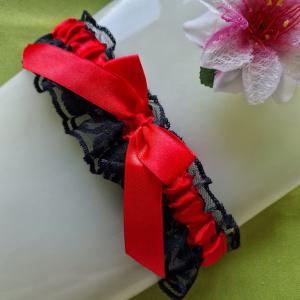 ESKÜVŐ HAK68 - 50mm-es fekete VÖRÖS színű masnis csipke Harisnyakötő, Legényfogó