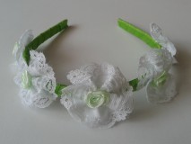 ESKÜVŐ HPT11 - Fehér csipke virágos almazöld hajpánt, hajráf