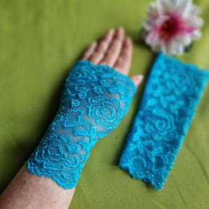 ESKÜVŐ KTY58 – 18cm-es ujjatlan türkizkék színű csipke kesztyű