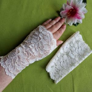 ESKÜVŐ KTY63 – 16cm-es ujjatlan pezsgő színű csipke kesztyű