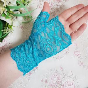 ESKÜVŐ KTY72 - 18cm-es egy ujjas türkizkék csipke kesztyű