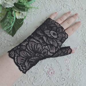 ESKÜVŐ KTY99 - 17cm-es egy ujjas fekete csipke kesztyű