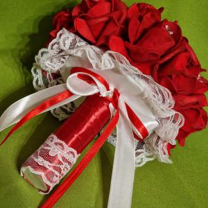 ESKÜVŐ MCS30 - kb.18x20cm-es Menyasszonyi csokor piros habrózsákból