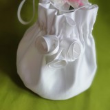 ESKÜVŐ MSZ08 - Menyasszonyi szütyő, tatyó fehér rózsákkal