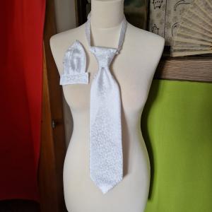 ESKÜVŐ NYD08 - Hófehér színű virág mintás selyem szatén nyakkendő + díszzsebkendő