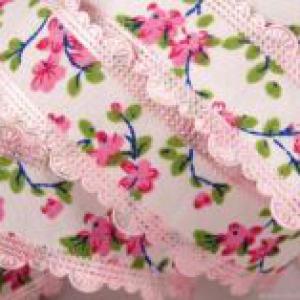 ESKÜVŐI dekor 25SSZ03 - 25mm-es virágos mintás szövet szalag - rózsaszín