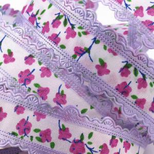 ESKÜVŐI dekor 25SSZ04 - 25mm-es virágos szövet szalag - levendula lila