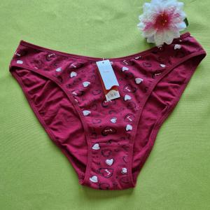 FEN133.1 - Női fehérnemű - Brazil fazonú pamut bugyi - bordó alapon szív minta