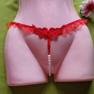 FEN87E - Női fehérnemű - Piros rózsa levelek, gyöngyös G-string tanga bugyi