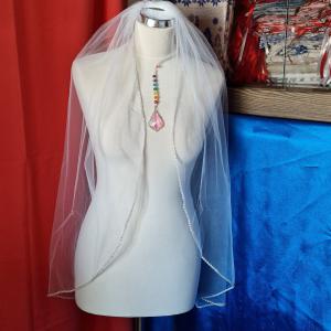 FTY142 - 1 rétegű, köves szélű, Hófehér menyasszonyi fátyol 90x130cm