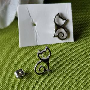 FÜL06 - Cicás Beszúrós fülbevaló