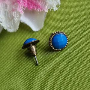 FÜL169 - Kék köves mini beszúrós fülbevaló ajándék rögzítővel