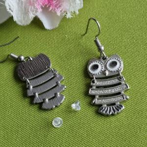 FÜL172 - Tűzzománcos, strasszos bagoly beakasztós fülbevaló ajándék rögzítővel