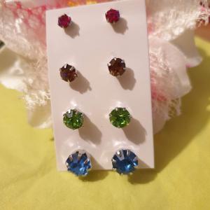 FÜL35 - 4 pár Beszúrós strasszköves fülbevaló