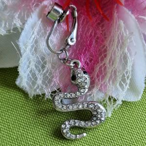 FÜL55 - Strasszköves kígyó beakasztós fülbevaló