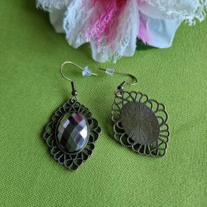 FÜL61 - Antik hatású köves beszúrós fülbevaló