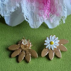 FÜL63 - Margaréta mintás beszúrós fülbevaló ajándék rögzítővel