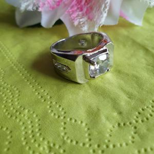 GYR26 - Négyzet alakú, strasszköves gyűrű