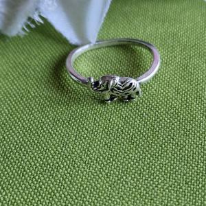 GYR95 - Elefánt figurás ezüst színű gyűrű
