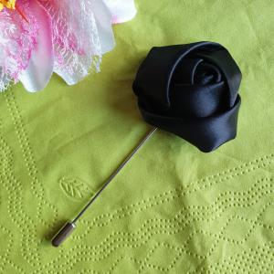 Hajtókatű, kitűző HAT21 - 40mm-es fekete szatén rózsával