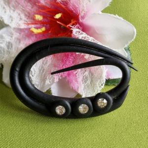 Kitűző, bross BRO415 - Strasszköves fekete ovális alakú 66x43mm