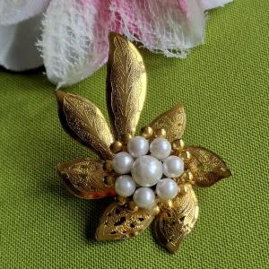 Kitűző, bross BRO427 - Antik hatású arany leveles virág 45x58mm