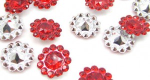 MAD02 - 11mm-es piros köves műanyag gyöngy