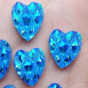 MAD11 - Scrapbooking csillogós kék szív alakú műanyag gyöngy 17mm