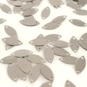 MAD55 - Ezüst színű levél alakú flitter 6x13mm