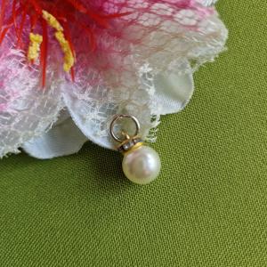 MED28 - Arany színű strasszos gyöngy  medál 10x15mm