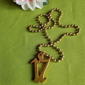 NYM23 -  Arany színű 17-es szám gyöngyös nyakláncon