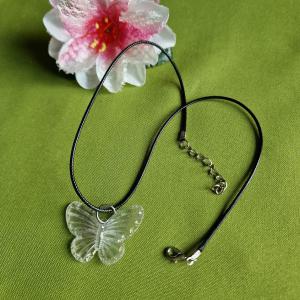 NYM34 - Pillangó medál viaszolt zsinóron