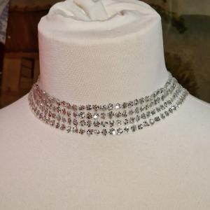 NYM48 - Ezüst flitteres szalagból készült nyakék, nyaklánc