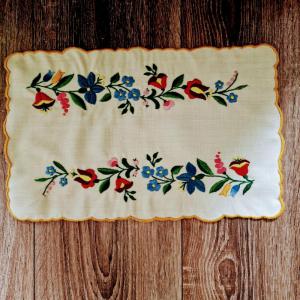 OTT49 - Handmande - Matyó mintás hímzett asztali futó, terítő 37x22cm