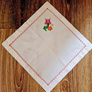 OTT50 - Handmande - Matyó mintás hímzett szalvéta 25x25cm