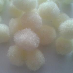 POM11 - kb. 20mm-es pompon - ekrü